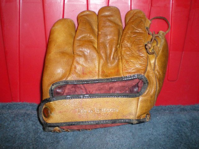 Rajah Hornsby Wilson 672 Back